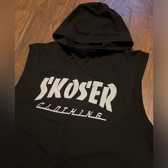 Black Tank Top with Hood and Print - Picture 4 of 5